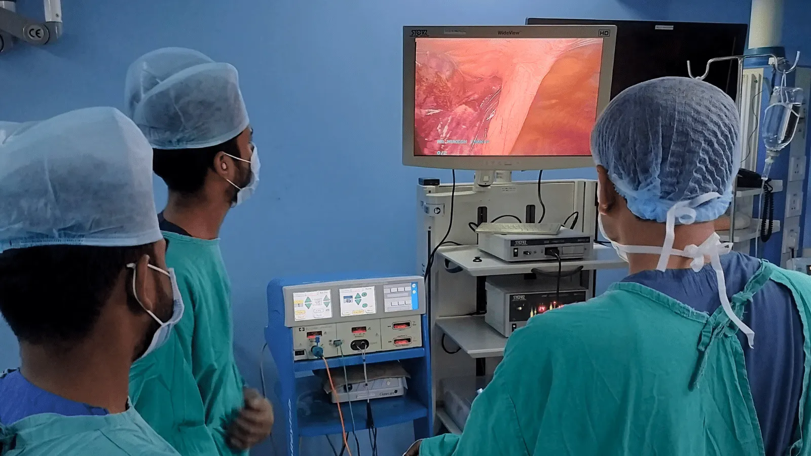 doctor doing hysterolaproscopy